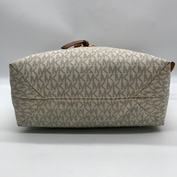 Micahel Kors Vanilla Monogram Canvas Rhea Slim Backpack - Picture 5 of 10